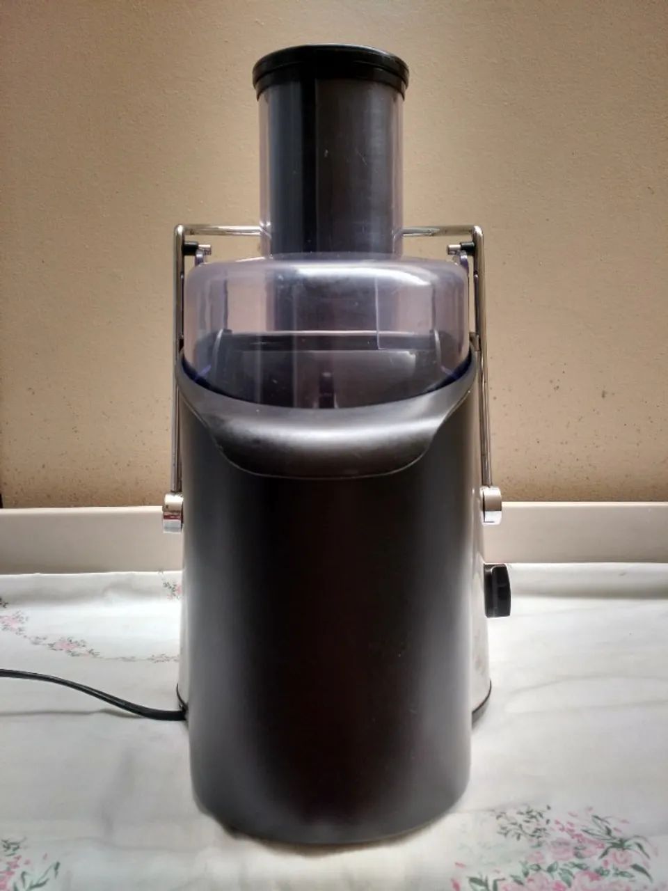 Centrífuga de Sucos Juicer - Vicini - 2 Velocidades-  Peneira em Aço Inox - 110 Volts - Foto 4
