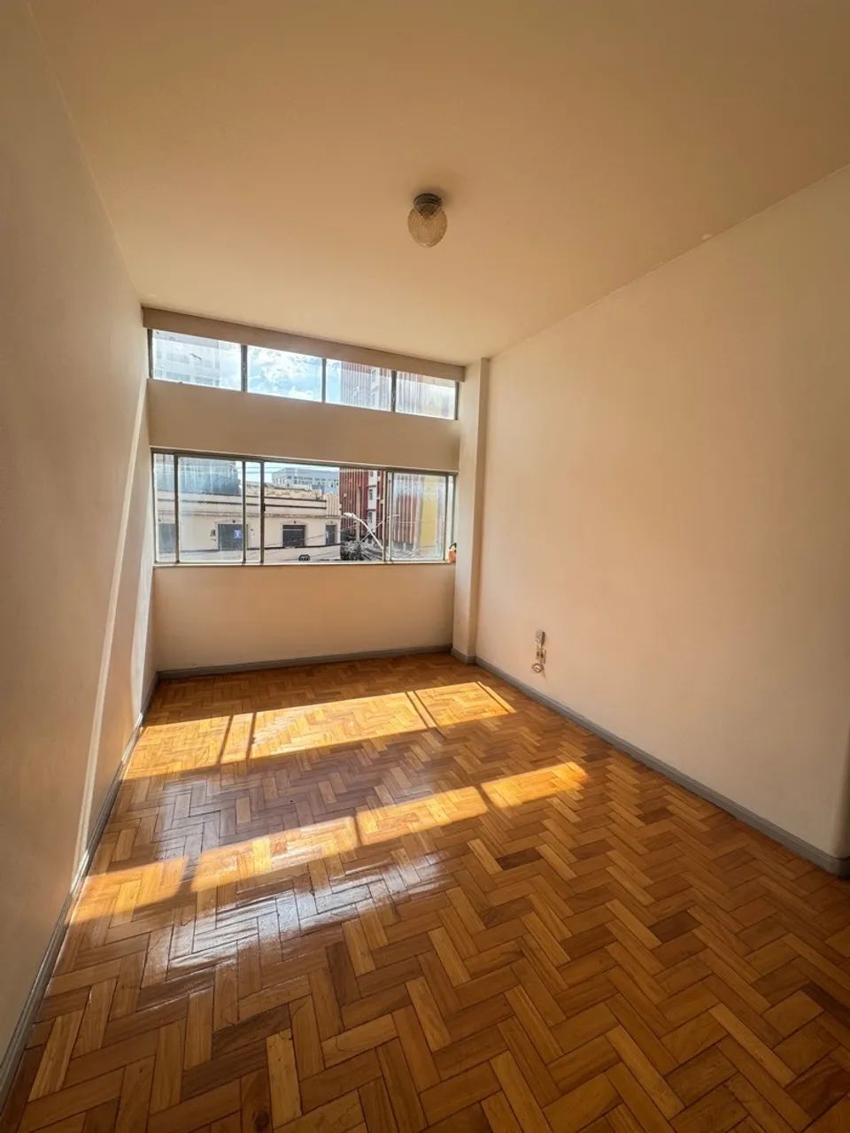 Vendo apartamento no Centro próximo à lagoa 