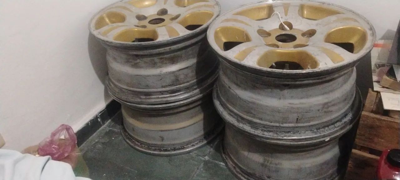 Roda Blazer 98 dourada 