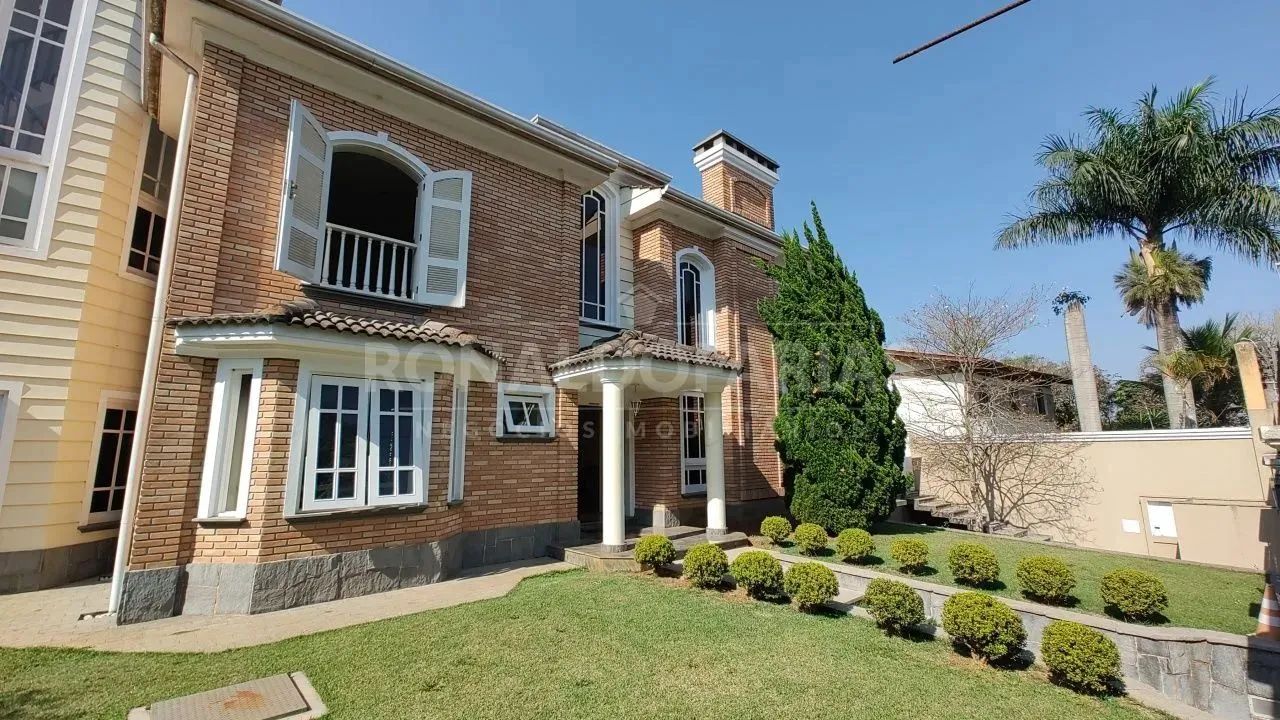 Sobrado a venda com 6 suítes 12 vagas 600 m² de área útil / Interlagos Alto Padrão residen