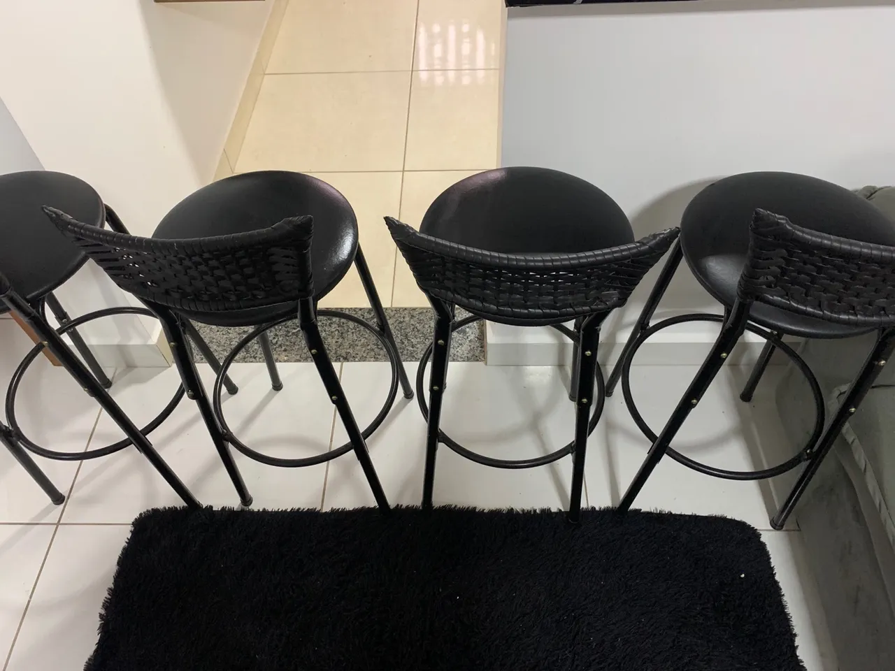 Vendo Banquetas pretas com encosto em tela