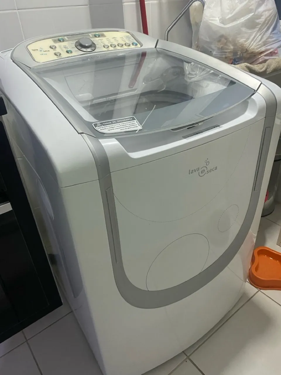 Máquina lava e seca eletrolux