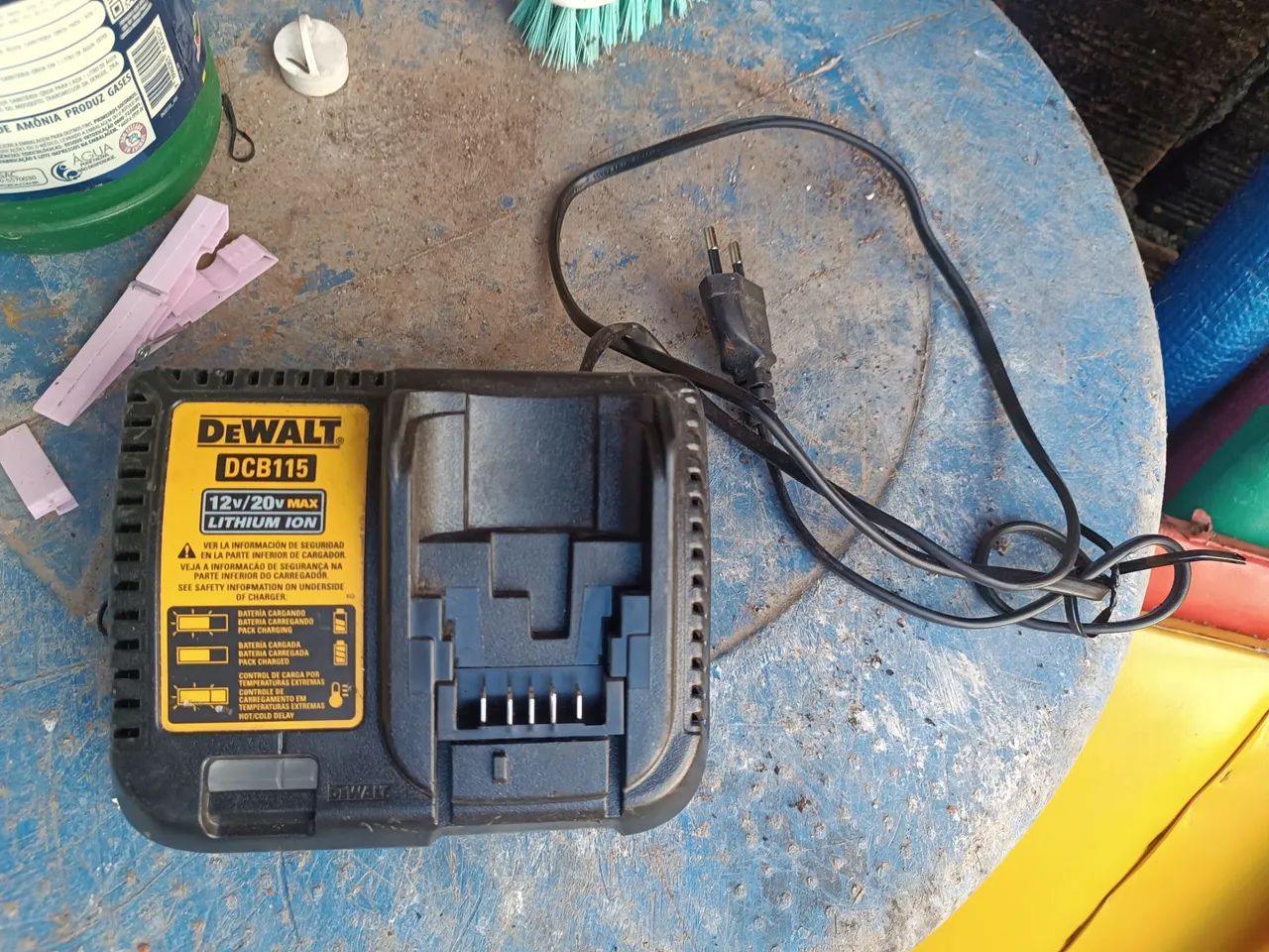 Carregador de Bateria Dewalt DCB115 12V/20V