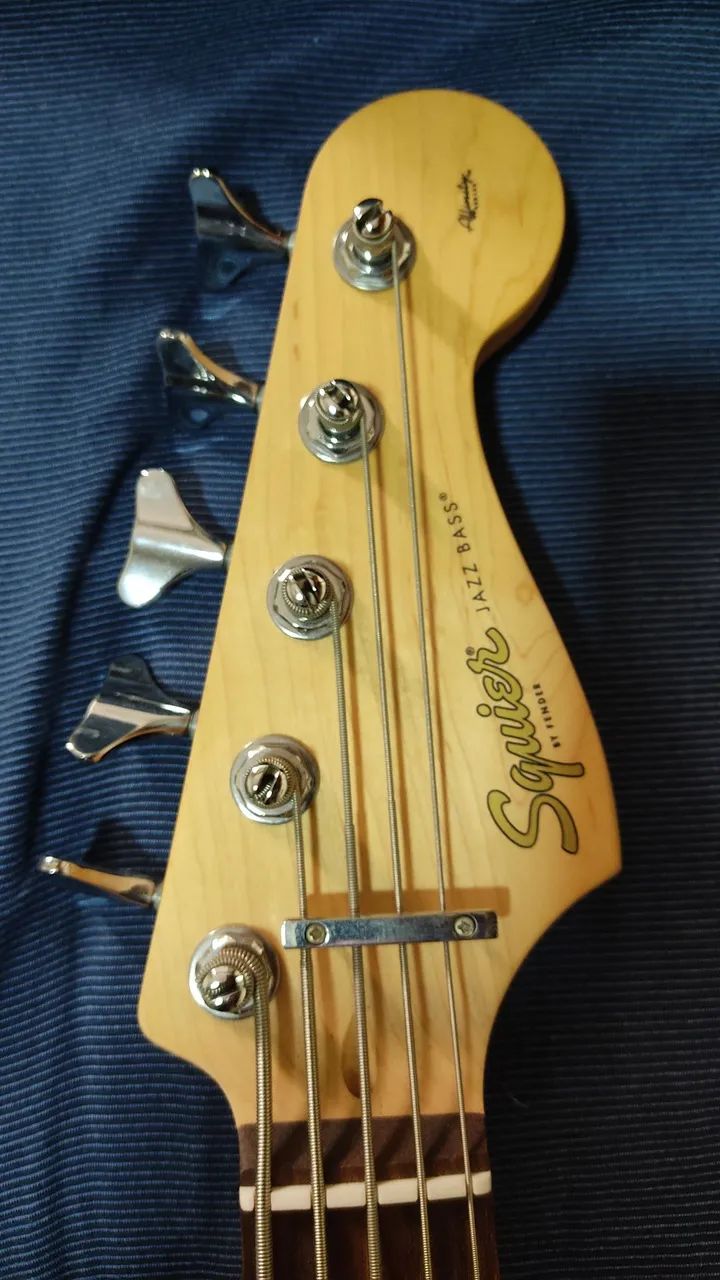 Baixo Fender Jazz Bass Squier Sunburst 5 cordas - Foto 3