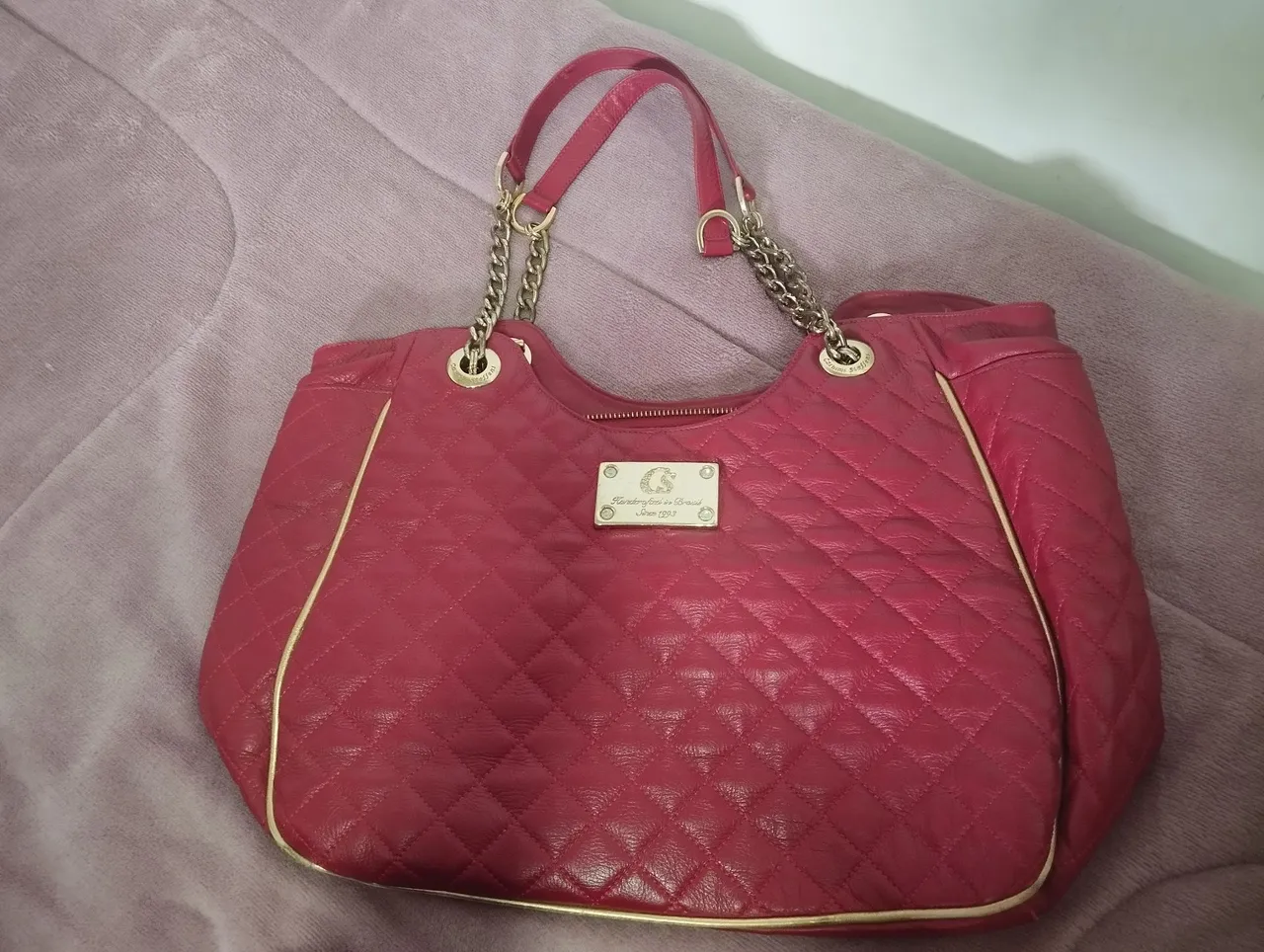 Bolsa de Ombro Vermelha Matelassê - Elegância e Charme!
