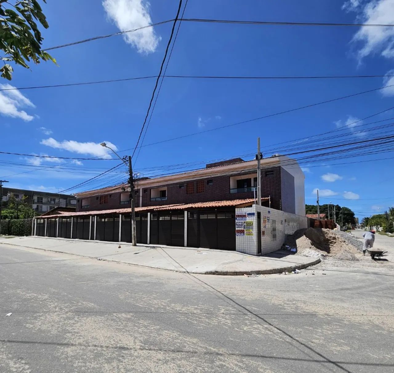OPORTUNIDADE EM PAU AMARELO PRONTO PRA MORAR PRIVÊ 3Q SENDO 1 SUÍTE RENDA 5.000 A PARTIR!
