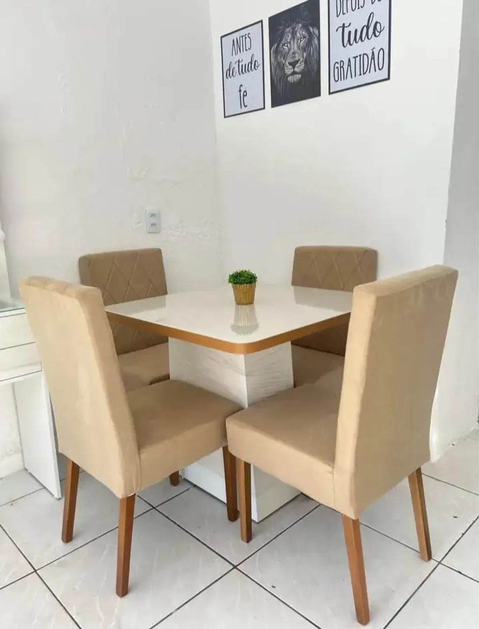 Mesa de Jantar com 4 Cadeiras - Foto 4