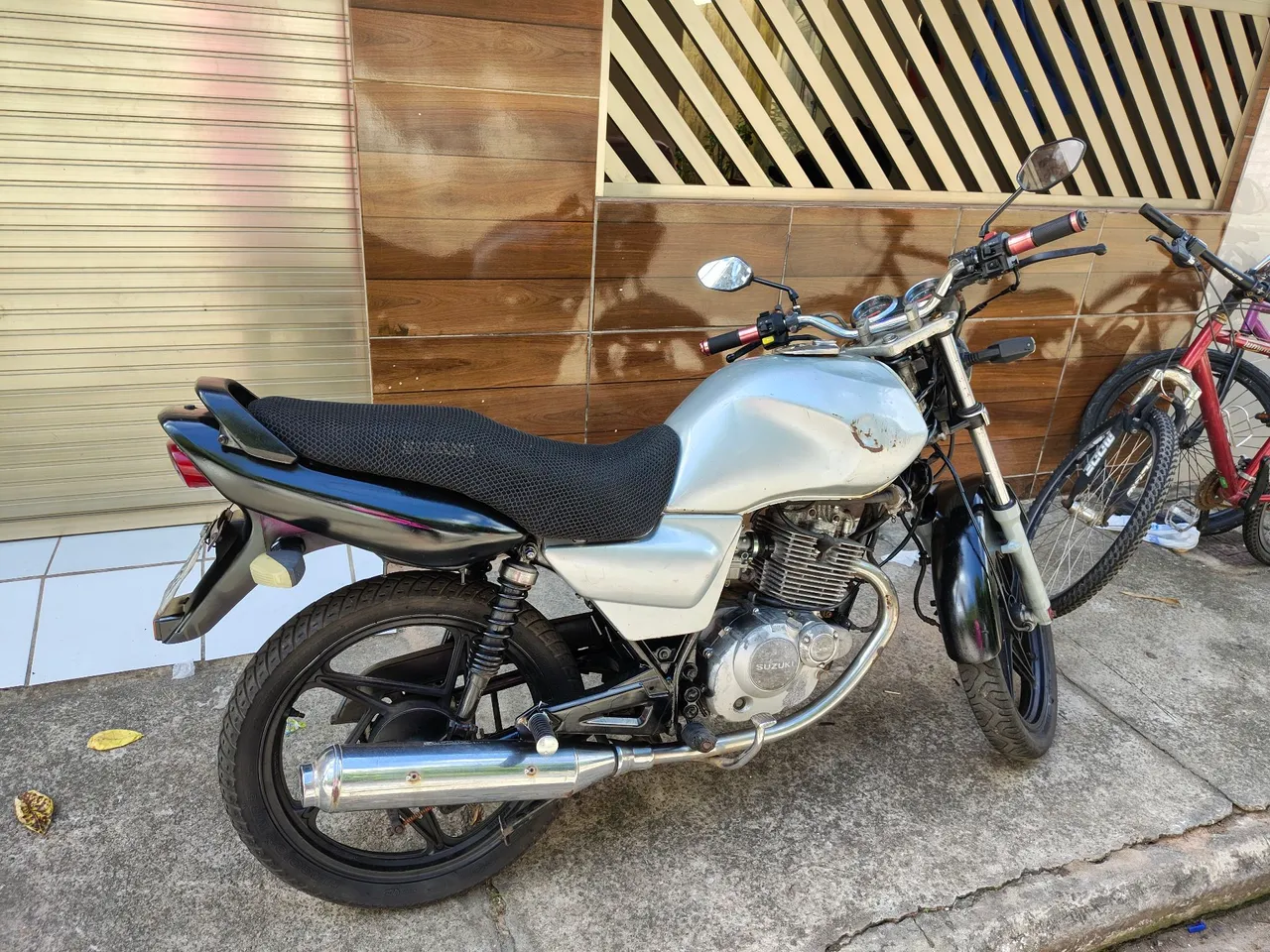 moto Suzuki yes