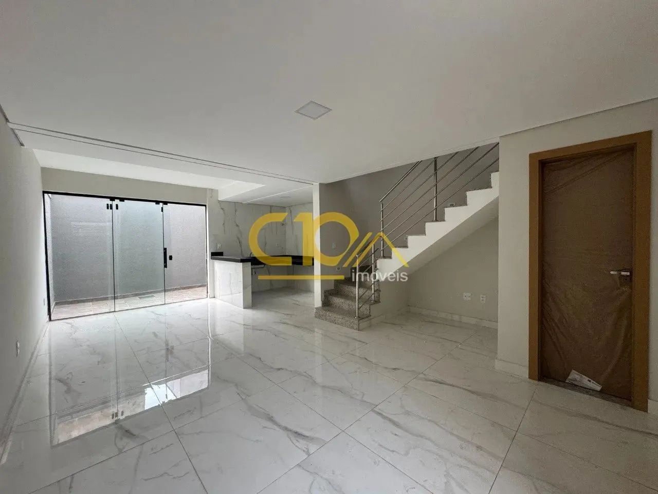 CASA GEMINADA NO BAIIRO SANTA MÔNICA