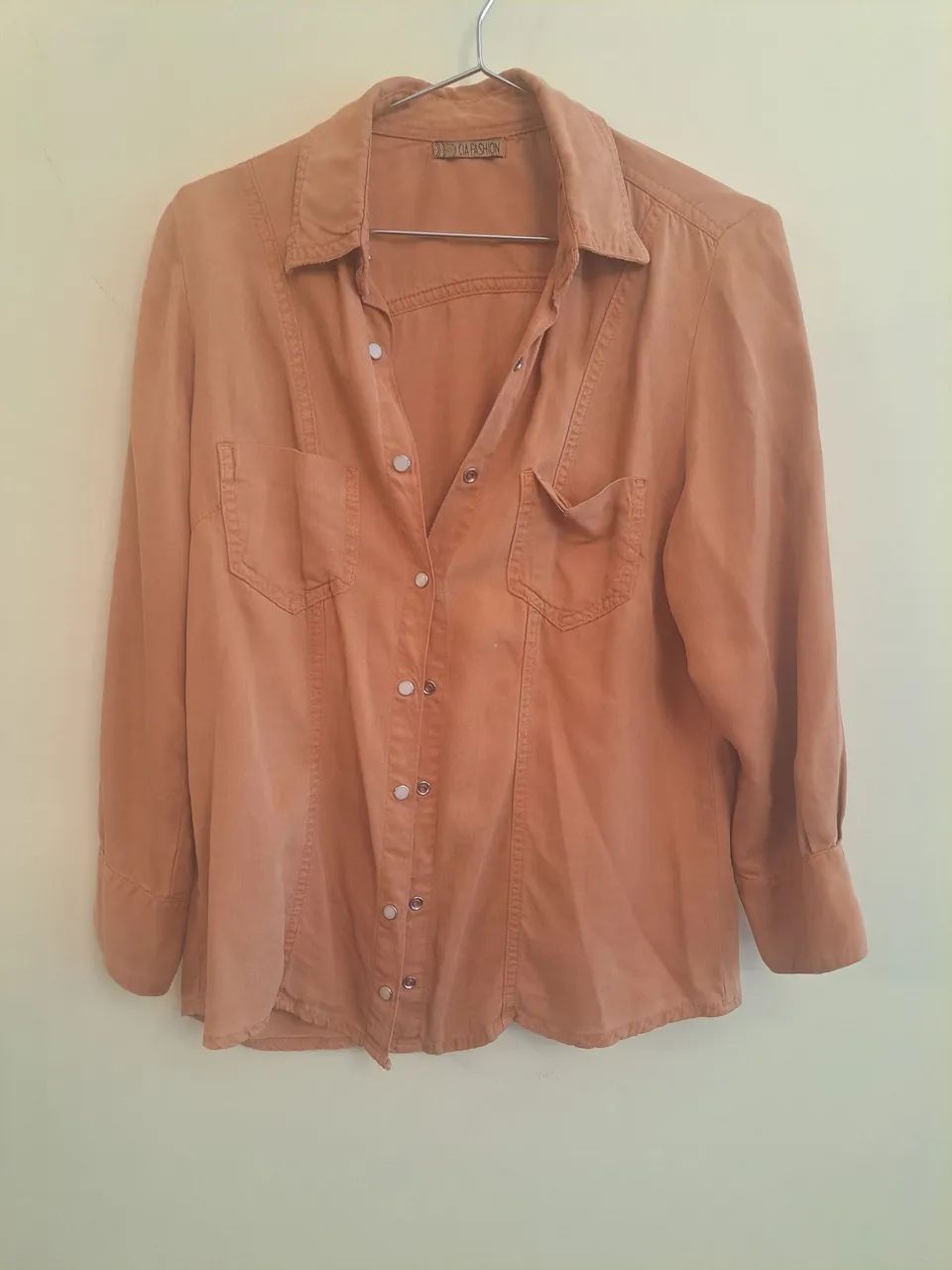 Camisa mostarda feminina