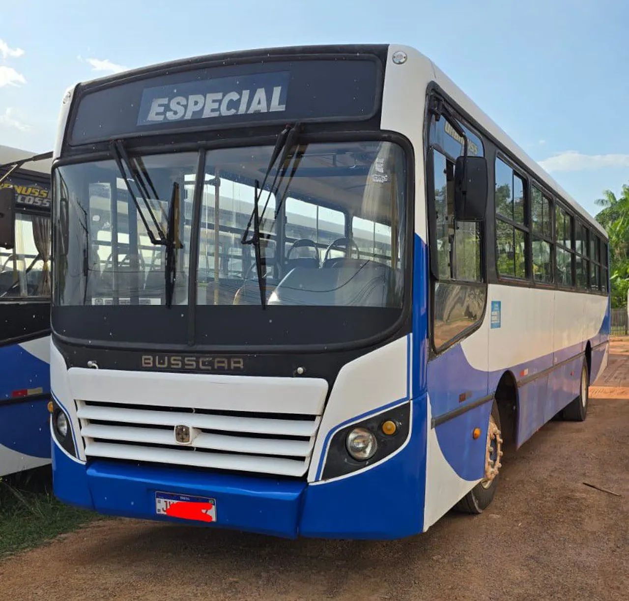 Vendo ônibus pronto para trabalhar 