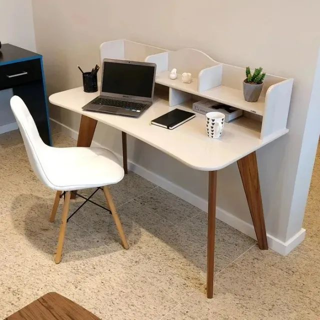 "Design Funcional e Charme Retrô: Escrivaninha Sofia com Nichos em Promoção Especial"