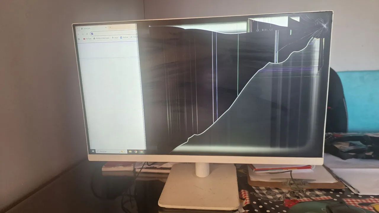 Monitor LG Branco com tela pra conserto  - Foto 3