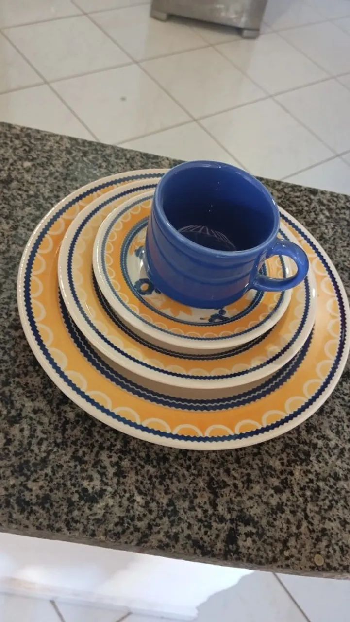 Jogo de xícaras e pires azul e amarelo - Foto 4