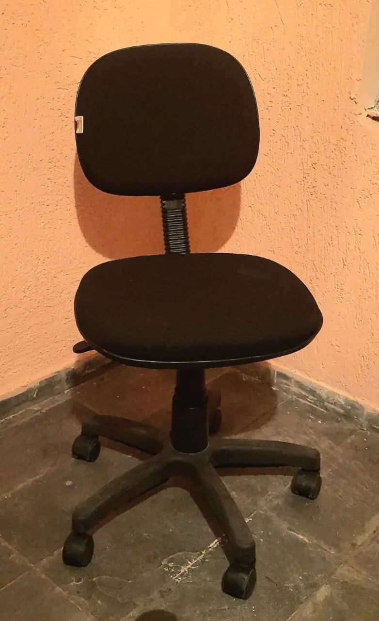 Cadeira de Escritório Preta - Conforto e Praticidade