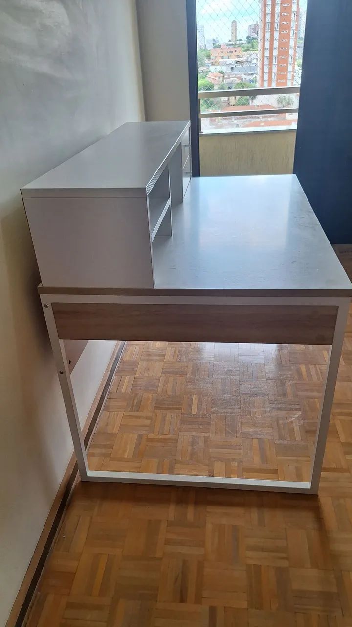 Mesa de Escritório Branca com Prateleira e Gavetas - Foto 3
