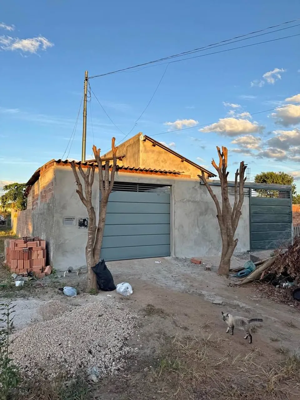VENDE - SE ESTA CASA