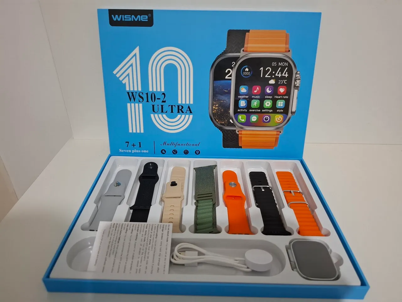 Smartwatch com diversas pulseiras e carregador