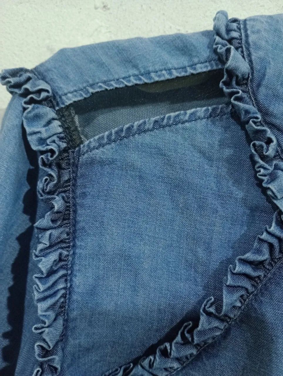 Blusao Jeans com transparência e babados - M - Foto 2
