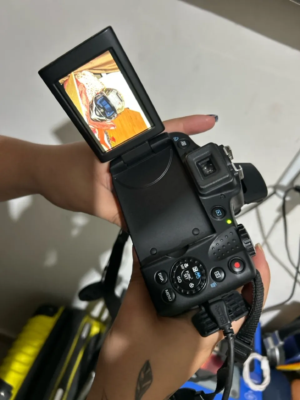 Câmera Digital Canon com Tela Articulada