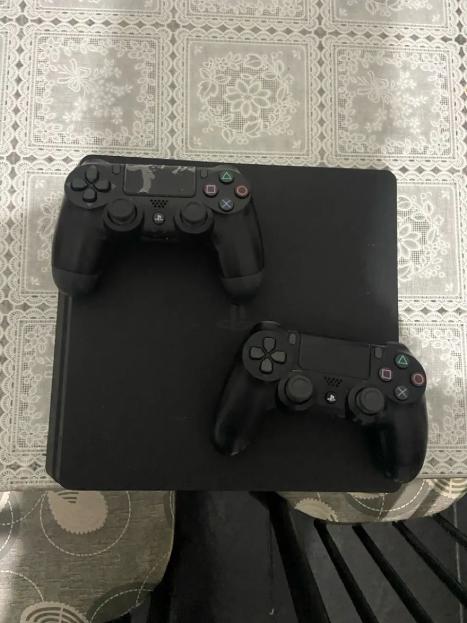 Video game Ps4 slim com 2 controles  - Foto 3