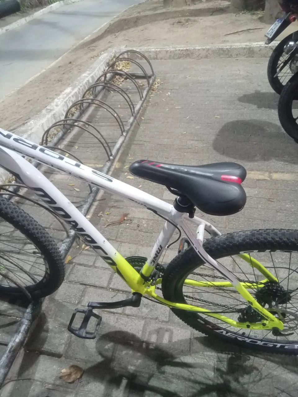 Bike Aro29 freio a óleo (2meses de uso) - Foto 2