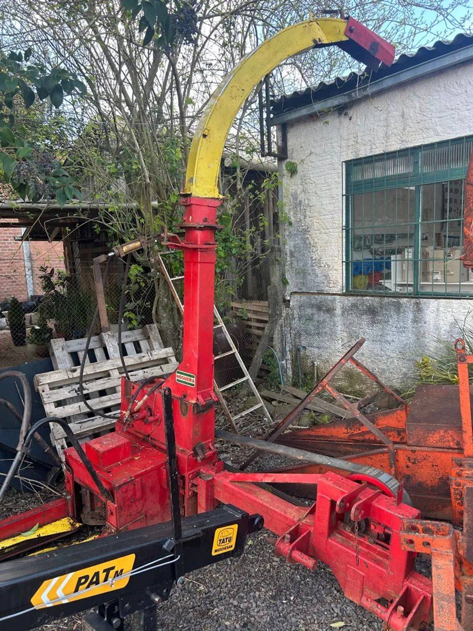 Ensiladeira Nogueira 9004