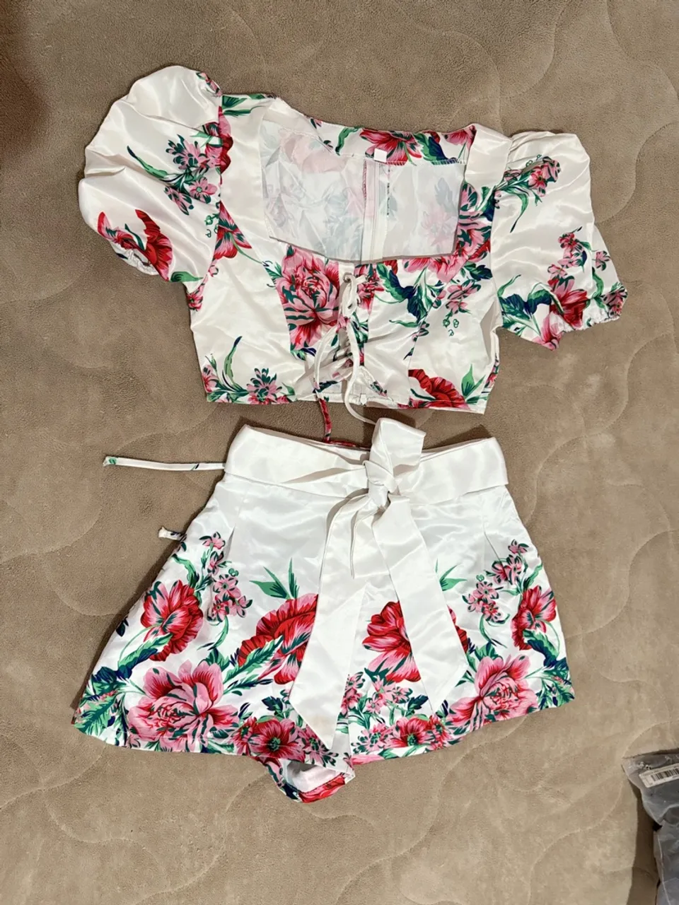 Conjunto Floral Satinizado - Elegância Verão