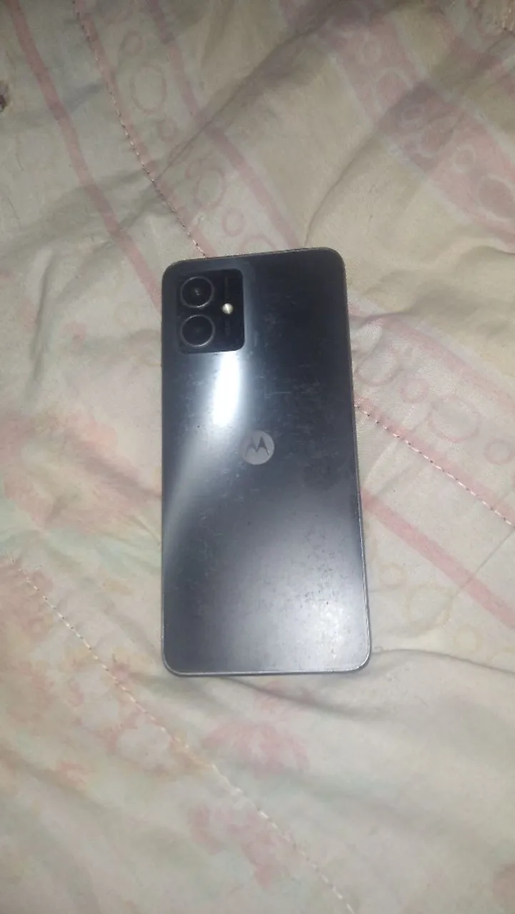 Moto g14 com iPhone XR para retirada de peças