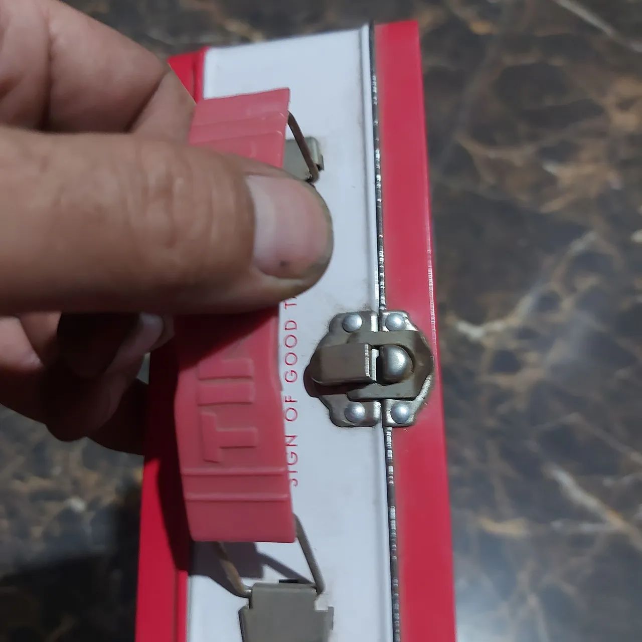 Mini maleta Coca Cola, em lata antiga importada - Foto 4
