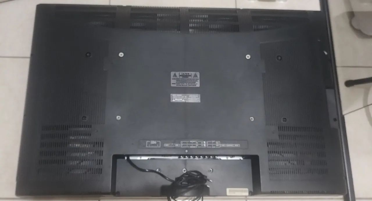 TV Semp Toshiba 42 polegadas - DEFEITO IMAGEM SOME E VOLTA - Foto 2