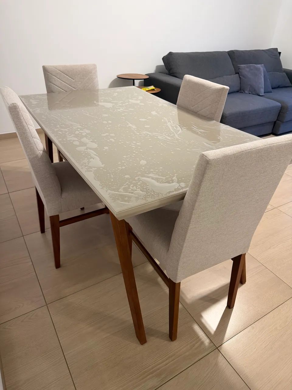 Mesa nova 6 lugares + 4 cadeiras novas 