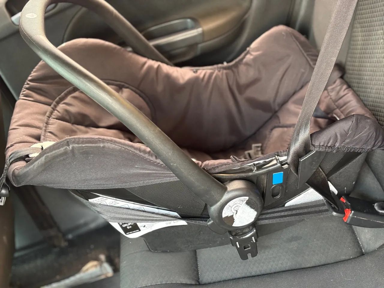 CADEIRA BEBE CONFORTO GRID BLACK COM BASE PARA CARRO - Foto 3