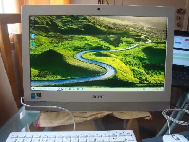 ALL IN ONE- ACER i3 , 8 GB , SSD 256 GB