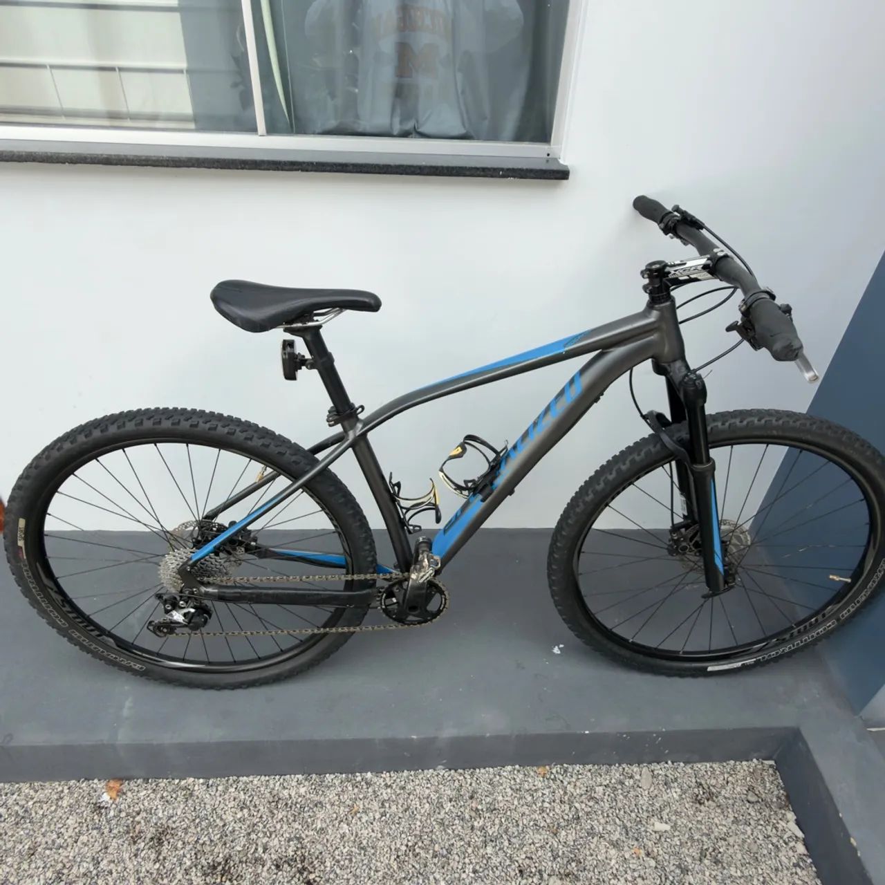 Vendo bicicleta specialized aro 29 em ótimo estado 