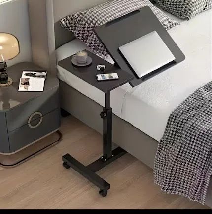 Mesa multifuncional com rodinhas 