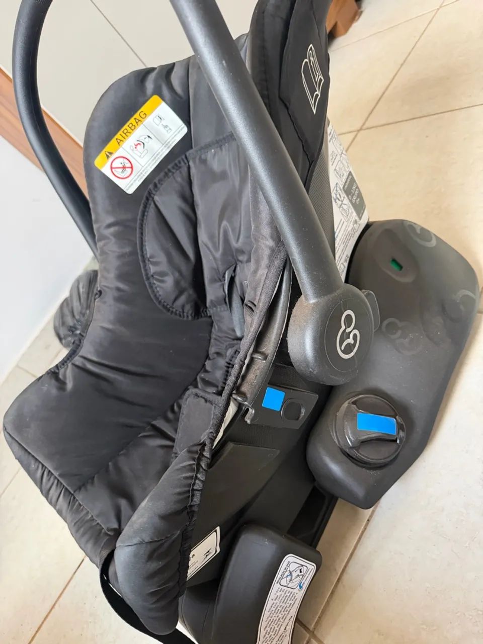 Berço e bebê conforto 