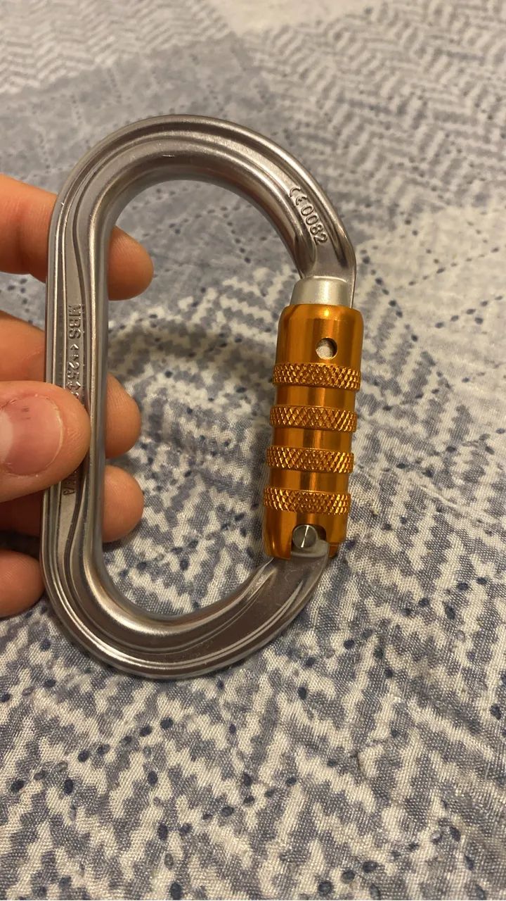 Mosquetões de 3 movimentos zeros nunca usados das marcas petzl, alpen pass e Sid up - Foto 2