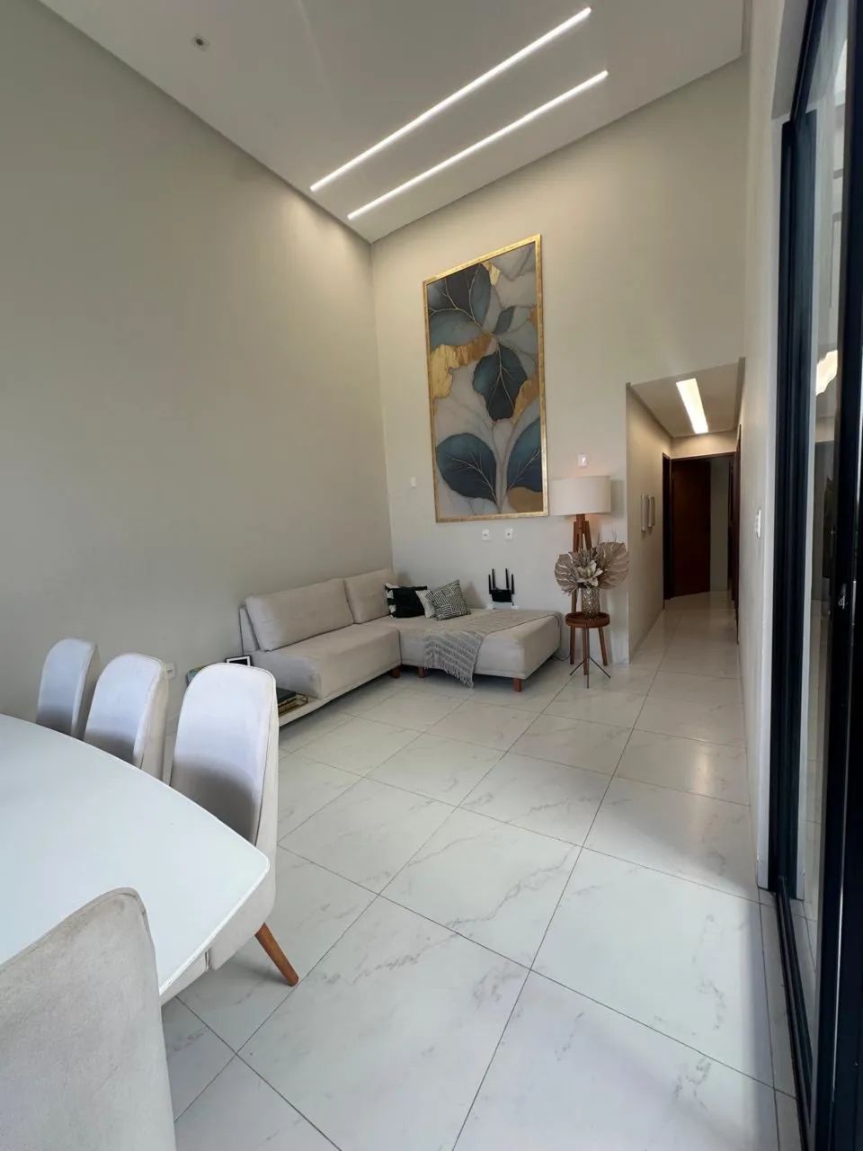 CASA MOBILIADA EM CONDOMÍNIO FECHADO 