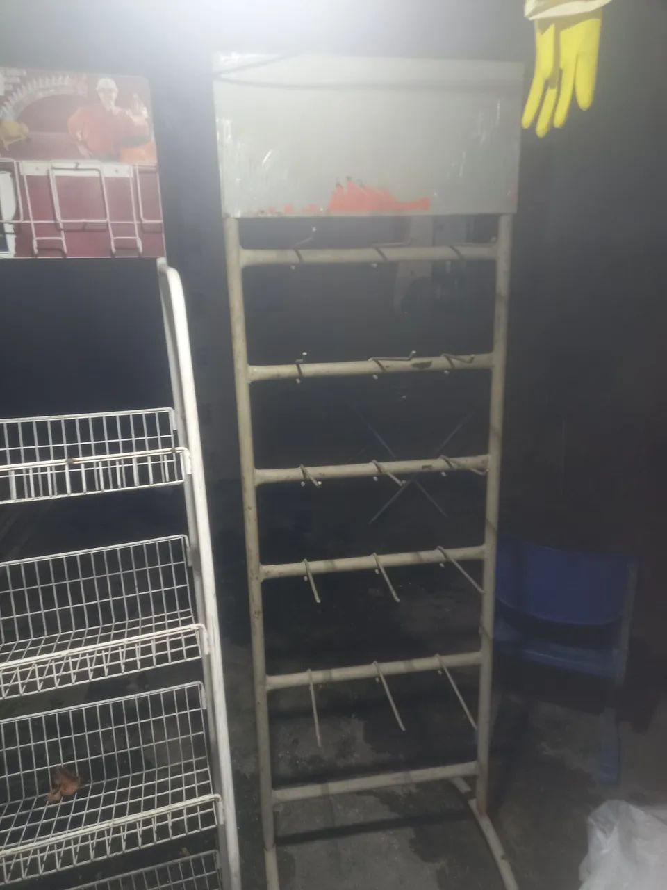 Armarinho pra colocar pipoca e porta celular 