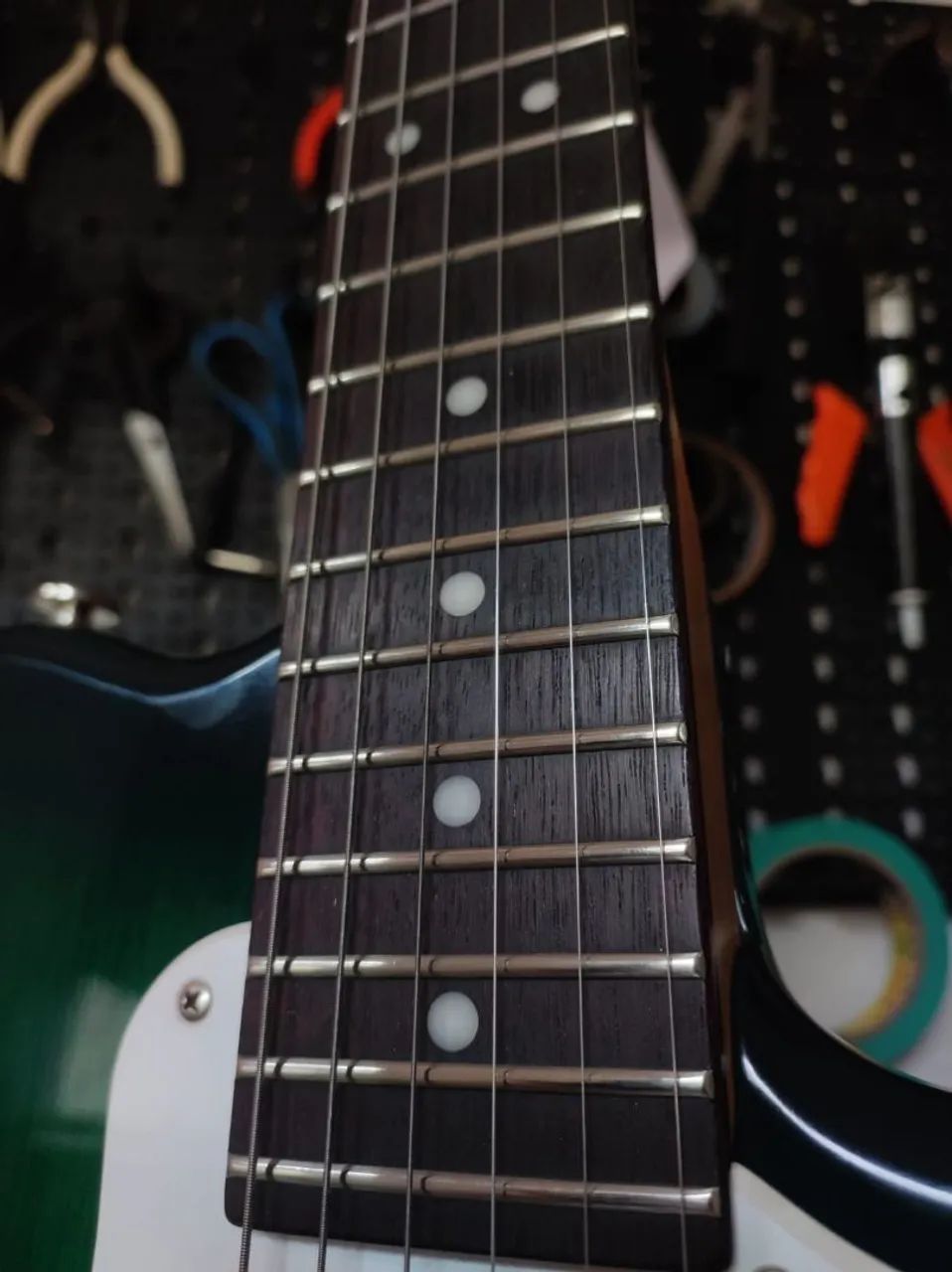 Vendo Guitarra Cast (Josino Saraiva) Híbrida de Strato/Tele 2002 - Foto 6