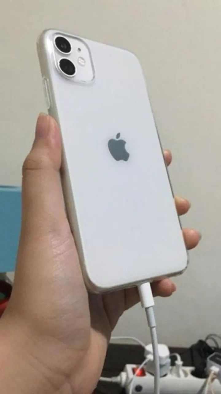 Vendo Iphone 11 Todo original sem peça trocada - Foto 2