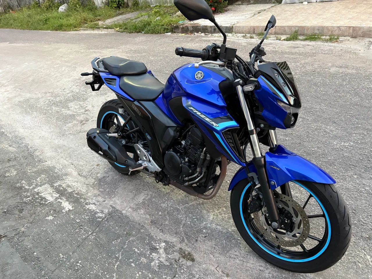 FZ25