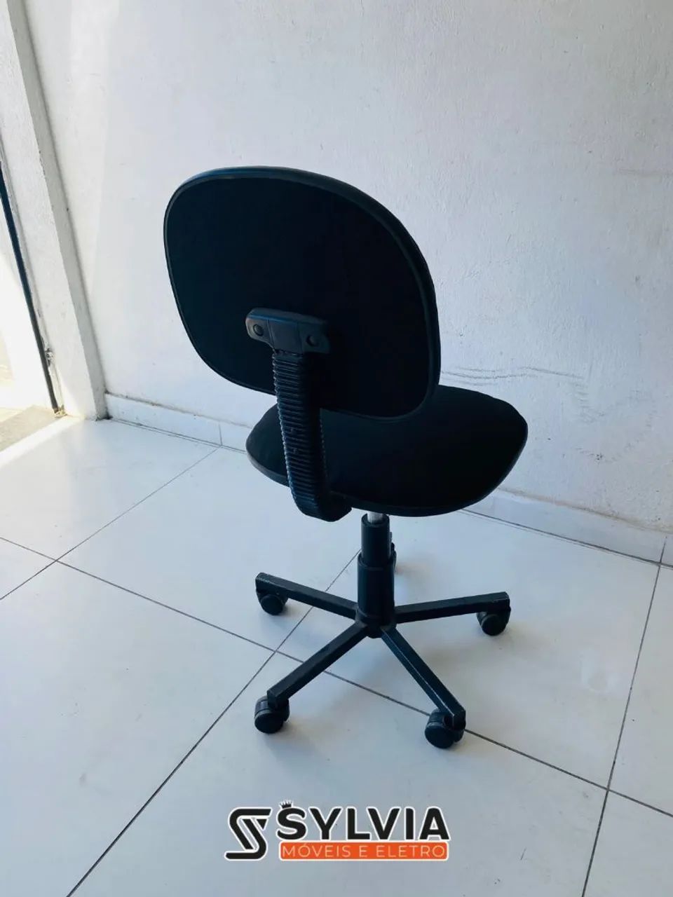Cadeira de escritório azul e preta sem braço  - Foto 2