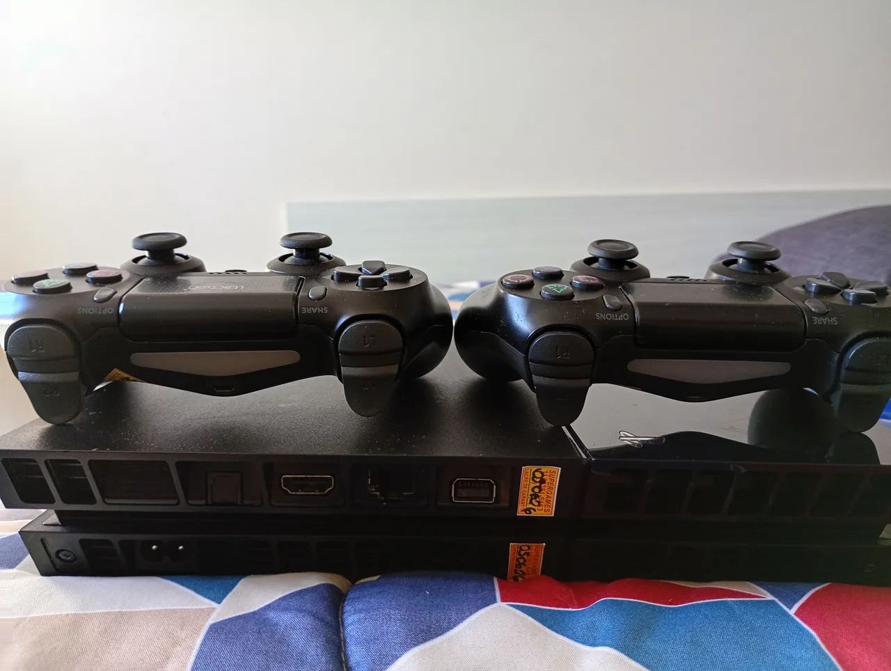 PlayStation 4 PS4 Fat + 2 Controles + Jogo Plants vs Zombies GW