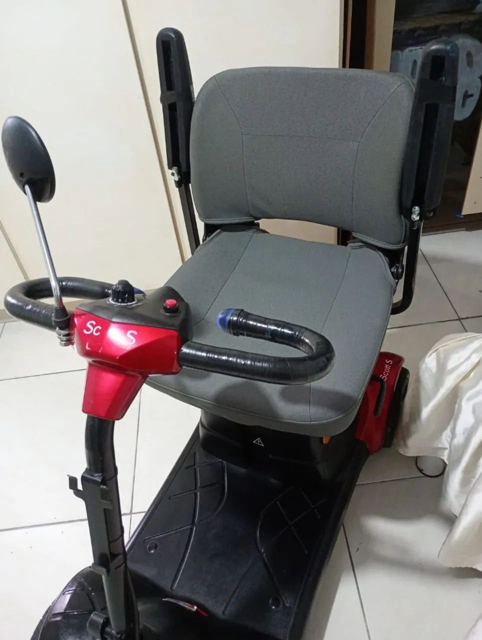 Cadeira de rodas motorizada 