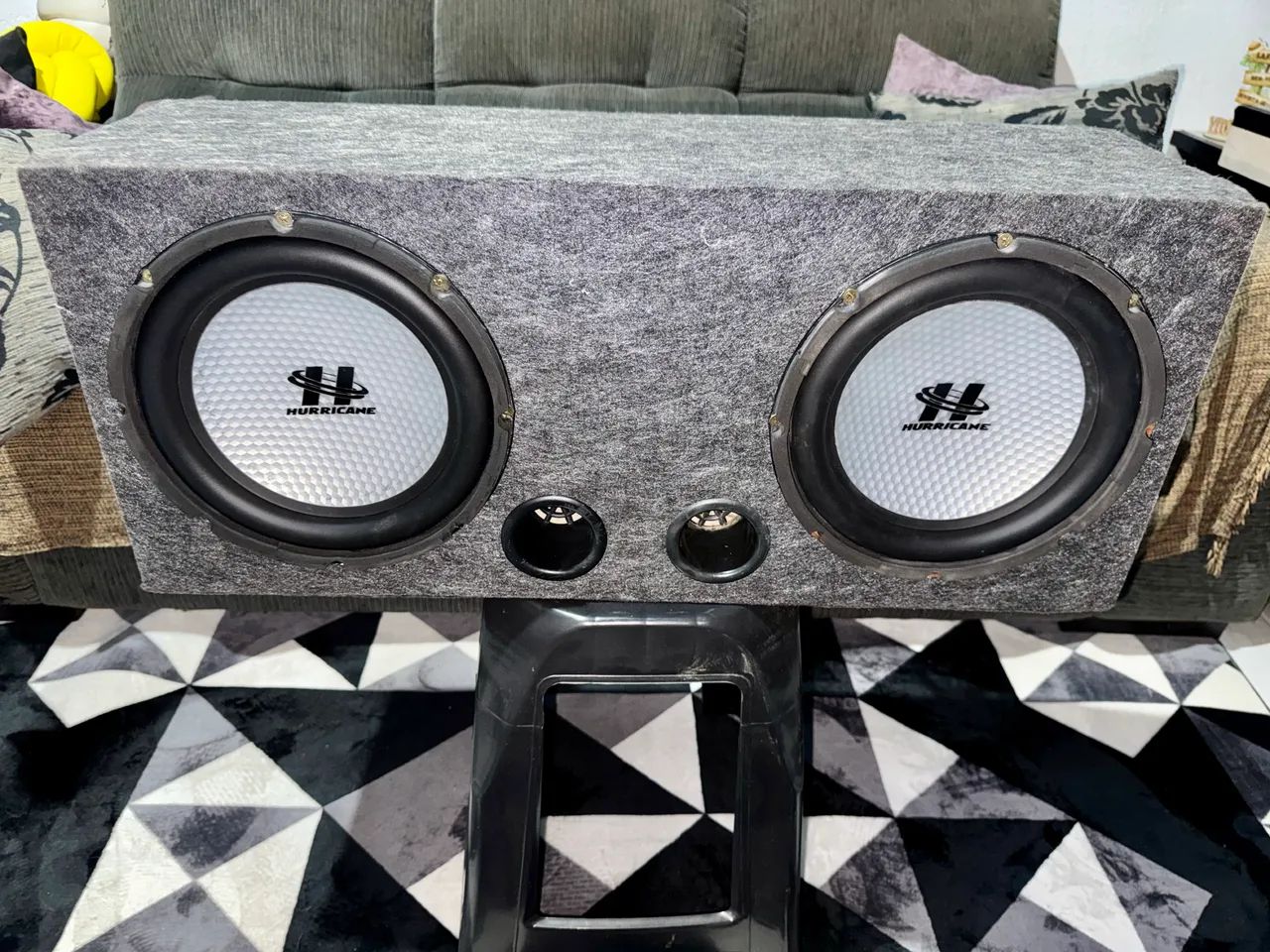 Caixa selada SUBWOOFER HURRICANE 10? - 350W RMS CADA 4ohms