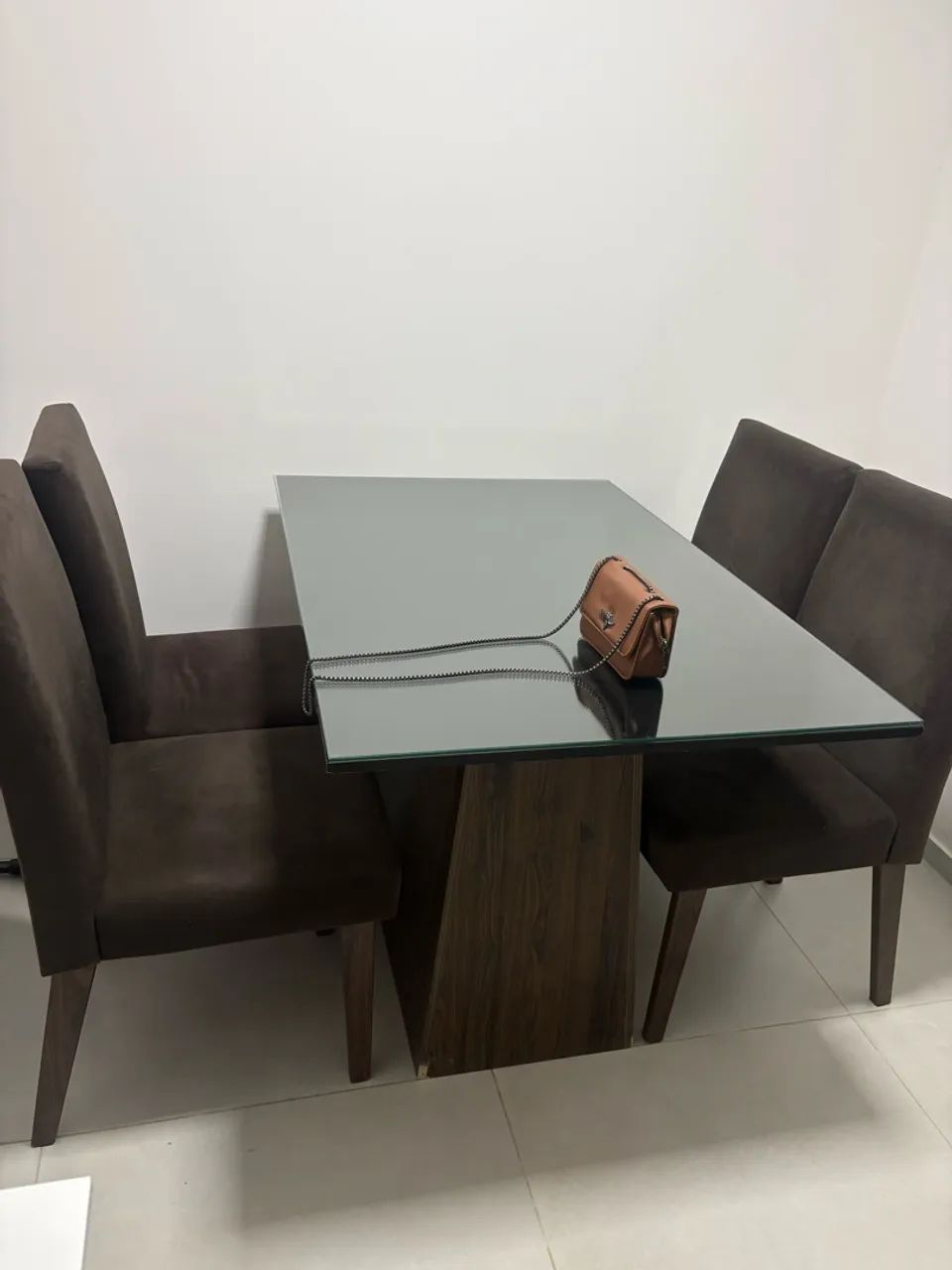 Mesa de jantar 4 cadeiras