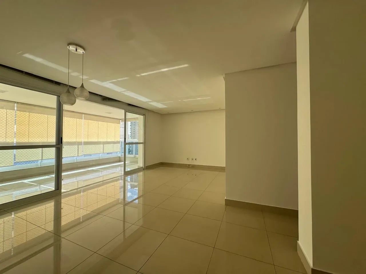 Apartamento de 160m2 para aluguel, com 4 suítes, no Edifício The One, Jardim Goiás
