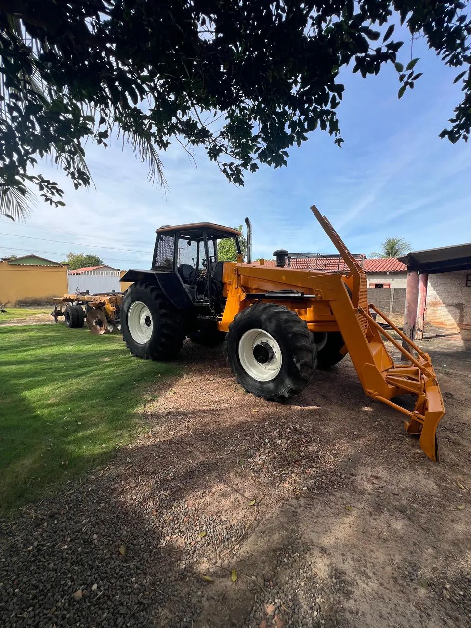 Trator BH 145
